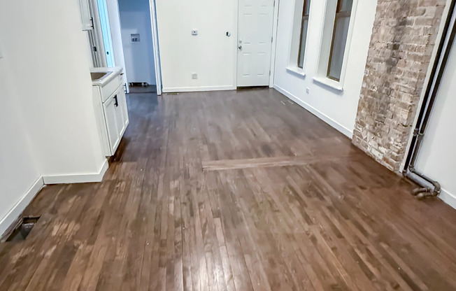 8714 S COMMERCIAL AVE