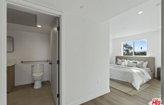 10918 CAMARILLO ST