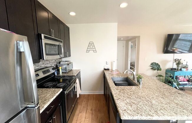 1 bed, 1 bath, $1,025, Unit 403