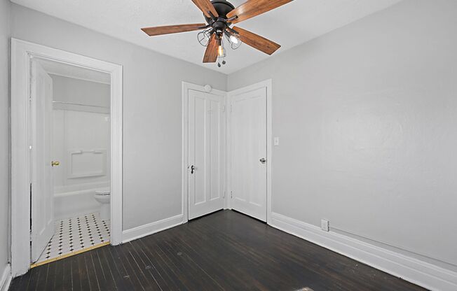 1 bed, 1 bath, $995, Unit 4300 5