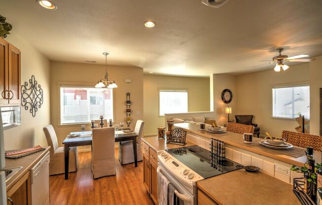 1 bed, 1 bath, 1,008 sqft, $1,599, Unit C207