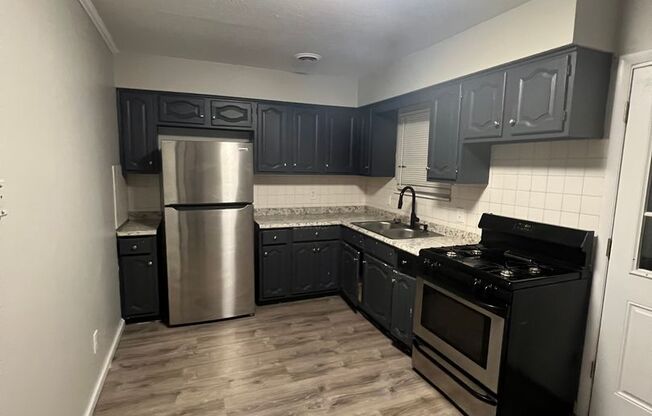 3 beds, 1.5 baths, 805 sqft, $1,400, Unit 4245 - 3