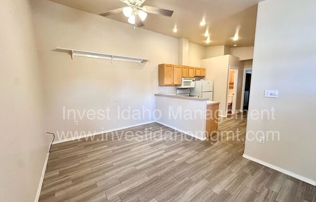 2 beds, 2 baths, 950 sqft, $1,250, Unit B