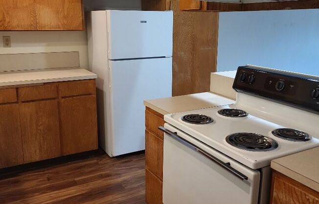 2 beds, 1 bath, $1,295, Unit 09