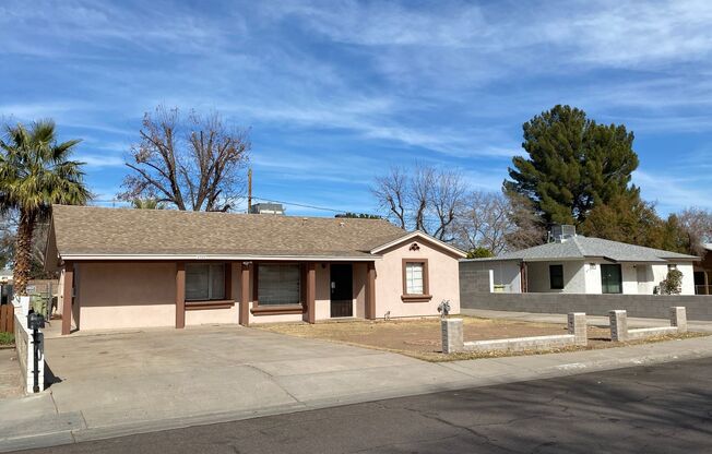 Charming 4 bedroom home in the heart of Glendale!