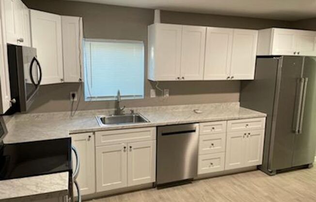 newly renovated 1bd 1 bth unit in phx