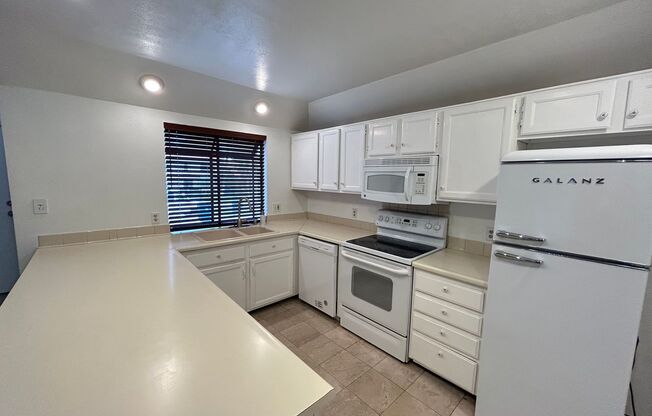 Cozy Single Story 2-Bedroom 2-Bathroom Home!