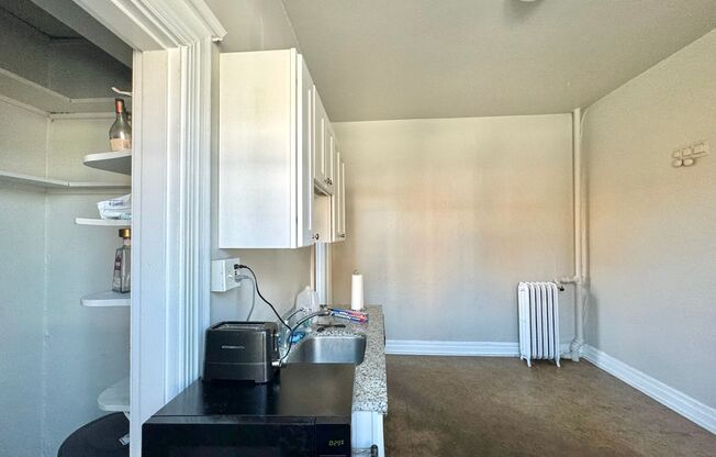 3 beds, 1 bath, 1,500 sqft, $2,400, Unit Unit 4