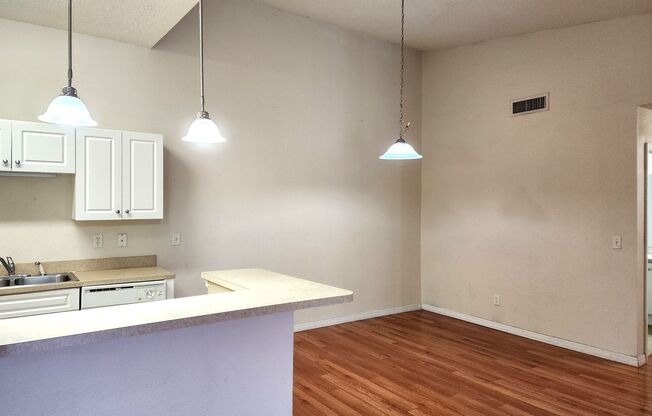 2 beds, 2 baths, $1,600, Unit # 206