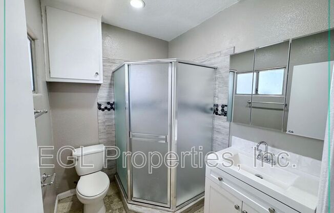 1555 N BRONSON