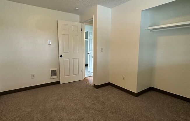 2 beds, 1 bath, 950 sqft, $1,350