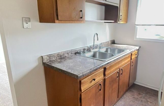 2 beds, 1 bath, 735 sqft, $1,350, Unit 995-17