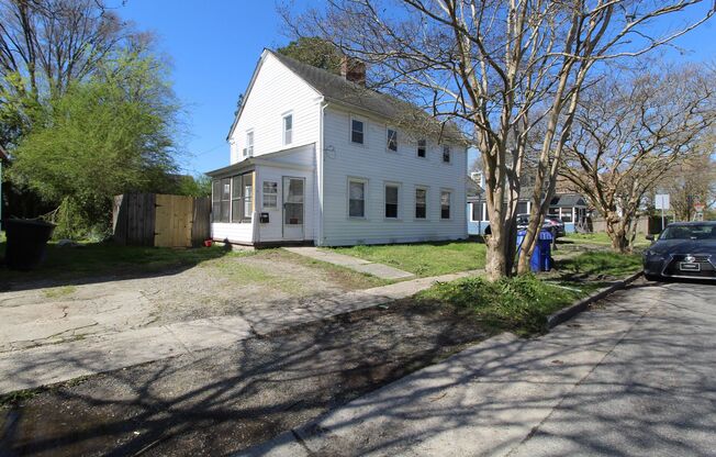 Recently Renovated 2BR/1BA Duplex in the Historic Neighborhood of Cradock in Portsmouth