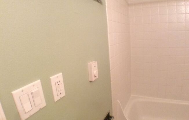 2 beds, 1 bath, 740 sqft, $1,465, Unit 204