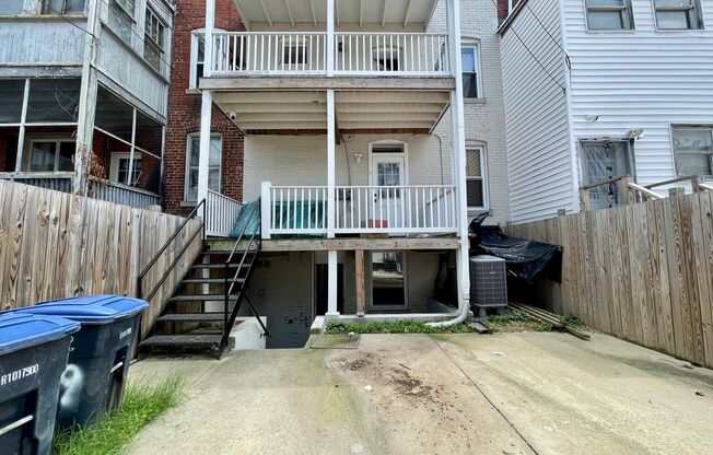 1 bed, 1.5 baths, $1,895, Unit B