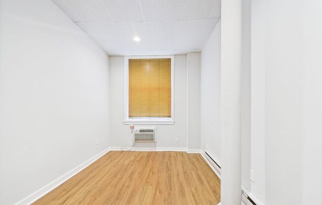 2 beds, 1 bath, $1,475, Unit 101