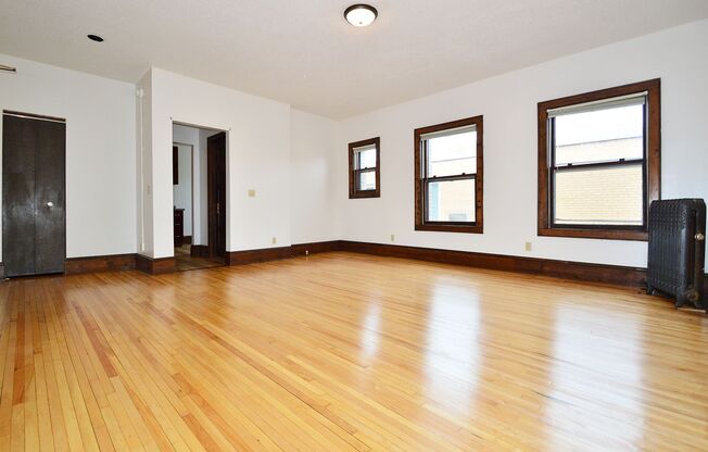 1 bed, 1 bath, 410 sqft, $1,100, Unit 9 - 303