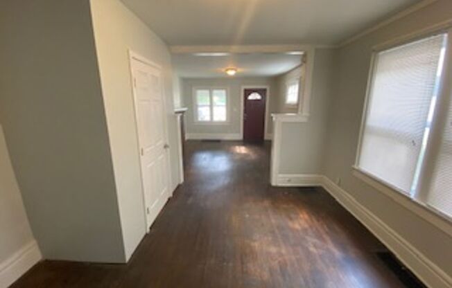 4 beds, 1.5 baths, $1,495, Unit 433