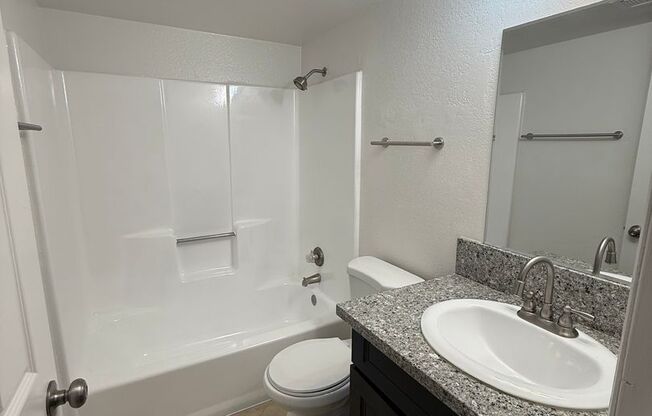2 beds, 1 bath, 750 sqft, $1,100, Unit 214