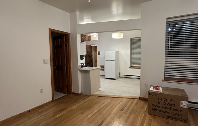 1 bed, 1 bath, $2,700, Unit 1R