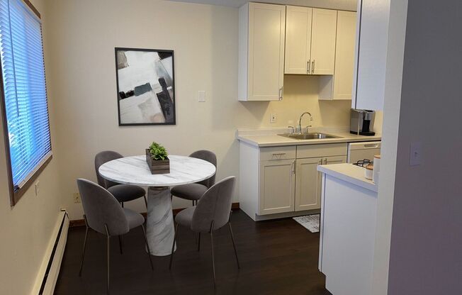 1 bed, 1 bath, 659 sqft, $995, Unit 301