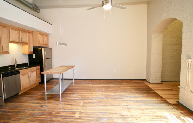 1 bed, 1 bath, 591 sqft, $1,450, Unit APT 305