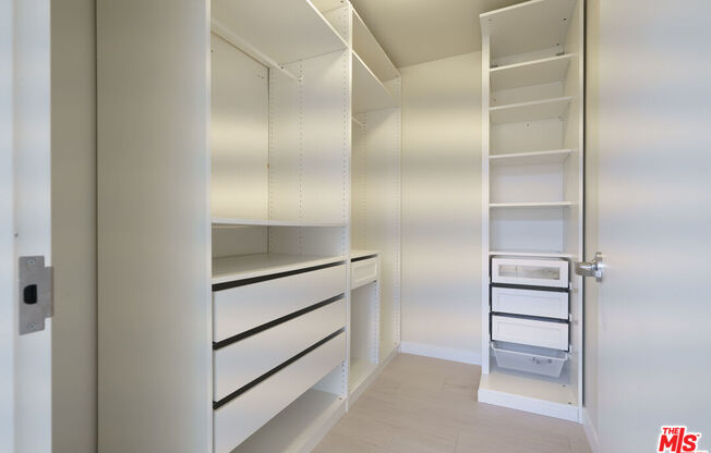 2 beds, 2.5 baths, 1,650 sqft, $4,995, Unit 716
