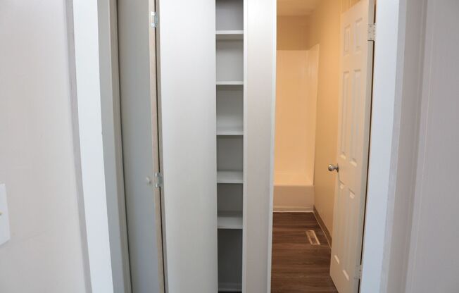 2 beds, 1 bath, 764 sqft, $875, Unit 57B