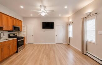 2 beds, 1 bath, 450 sqft, $2,800
