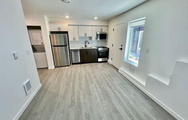 **4 WEEKS FREE RENT Upon Move In** | New construction - Minutes from Downtown PDX