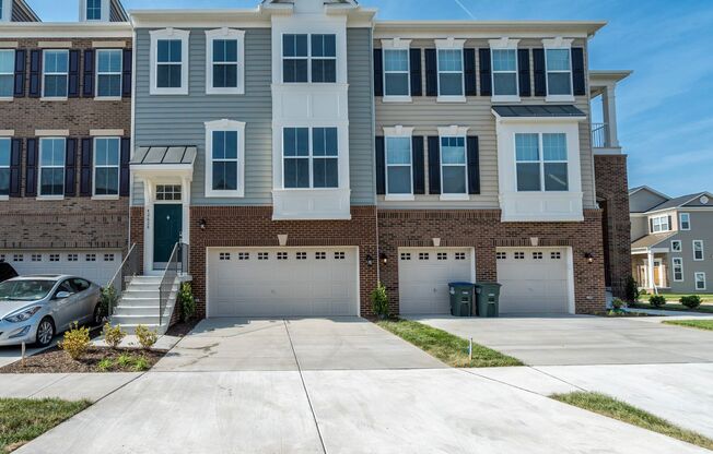 Newer And Luxurious 3 Bed 3.5 Bath Townhome In Sought-After Belmont Run Community In Broadlands