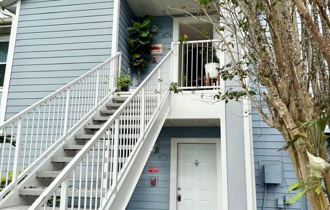 Beautiful 2 bedroom/2 bathroom corner condo in gated Regency Park!