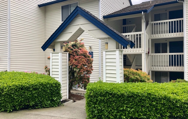 1 Bedroom Near Lake Washington With Pool!