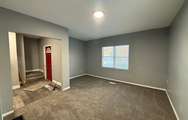 Large 6 Bed Single Family Home in MPLS!