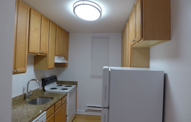 2 beds, 1 bath, 800 sqft, $1,895, Unit 300