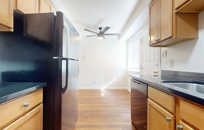 2 beds, 1 bath, 750 sqft, $2,450, Unit 620-6