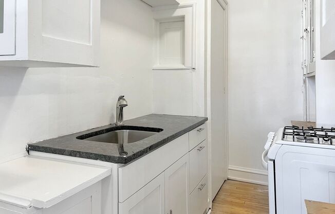 1 bed, 1 bath, 650 sqft, $1,045, Unit 27