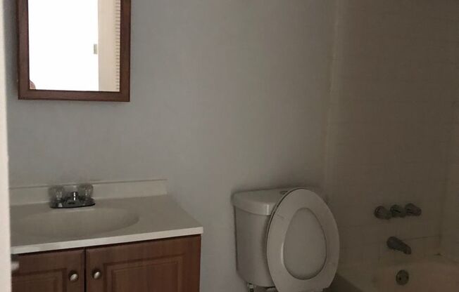 2 beds, 2 baths, 1,133 sqft, $2,000, Unit 9
