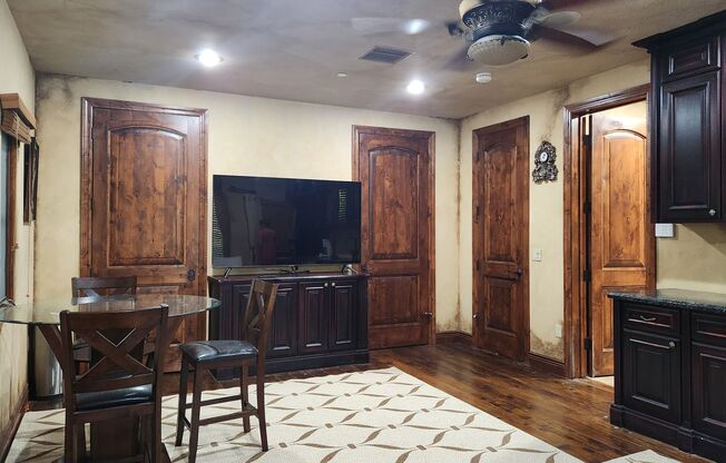 Fully Furnished! Charming 1BED/1BATH private space located in the desirable North Scottsdale !