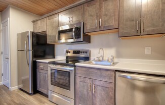 2 beds, 1 bath, 1,000 sqft, $1,275, Unit 906 S. Vine St.-202