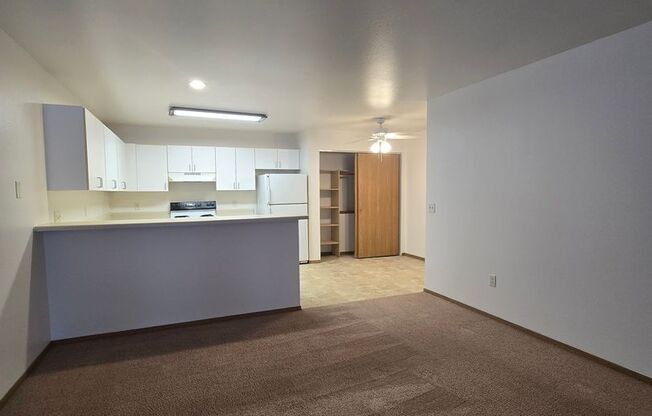 2 beds, 1 bath, 850 sqft, $1,259, Unit PL   7612