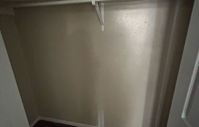 1 bed, 1 bath, 720 sqft, $1,400, Unit 1-1660-B