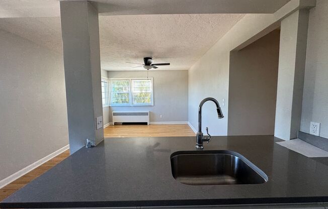 1 bed, 1 bath, 606 sqft, $1,595, Unit 420