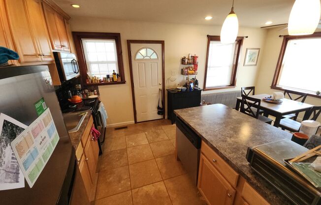 2 beds, 1 bath, $2,195