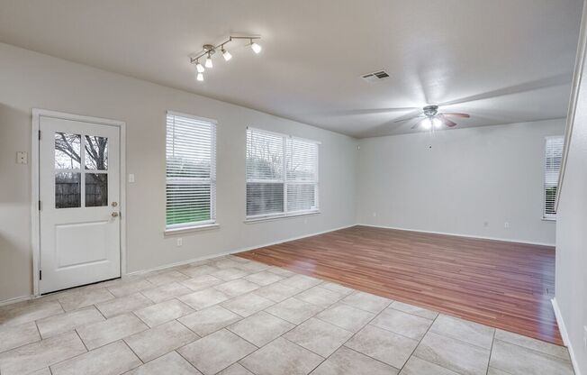 201 Creek Ledge Dr, Hutto, TX 78634