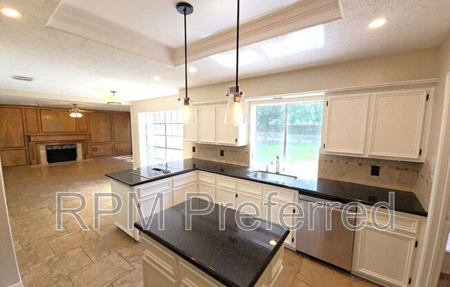 2502 FAIRWIND DR