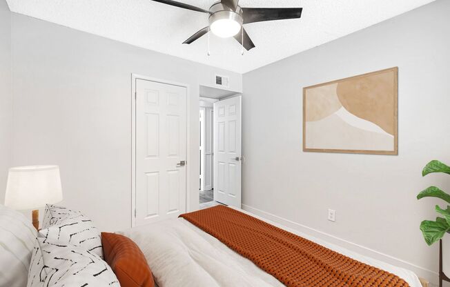 3 beds, 1 bath, 876 sqft, $1,499, Unit 7706-09