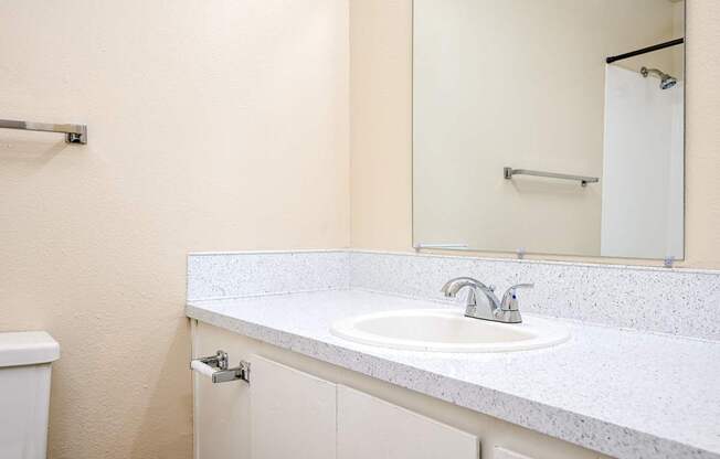 Sunset Apartments | Bathroom