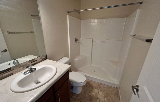 3 beds, 2.5 baths, 1,194 sqft, $1,595, Unit Unit 12