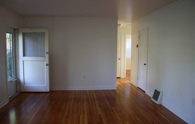 2 beds, 1 bath, $1,400, Unit 1334